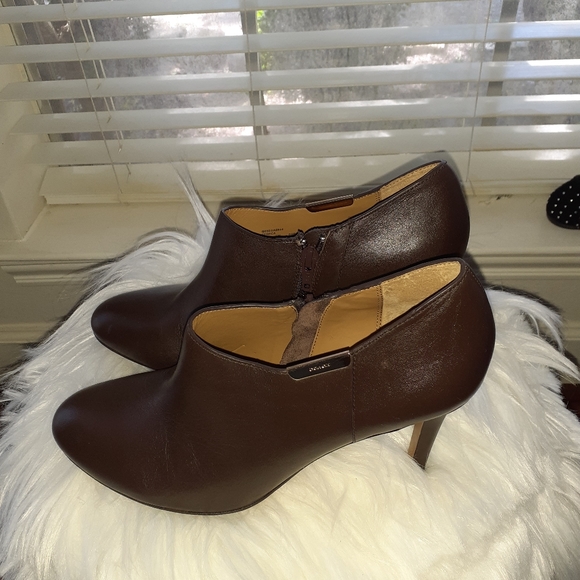 Coach - Picture 6 of 7